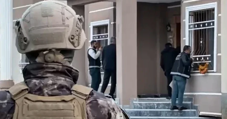 Hakkari merkezli 5 ilde operasyon: Uyuşturucu gelirlerine milyarlık darbe