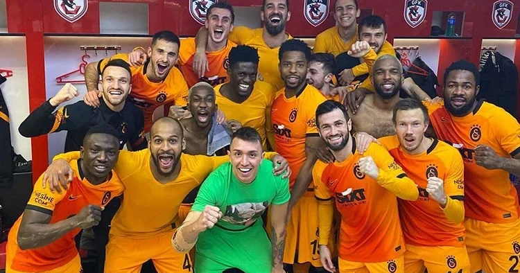 Galatasaray ın eski yıldızı Bursa ya! Görüşmeler başladı