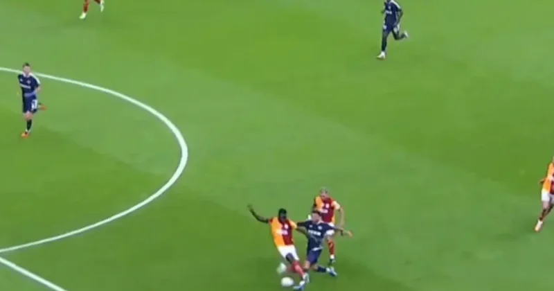 Emre Belözoğlu nu çıldırtan pozisyon! Rams Park ta Kırmızı kart itirazı