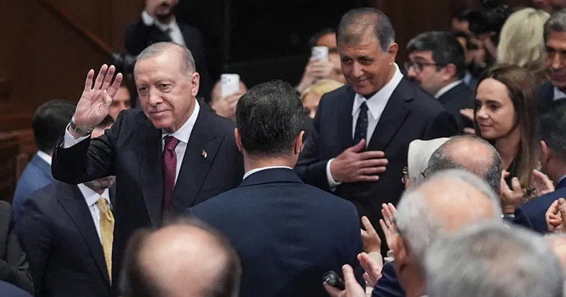 SON DAKİKA… AK Parti rozeti takan Cemil Tugay’a İzmirliler’den tam destek! İzmir hak ettiği hizmete kavuşacak