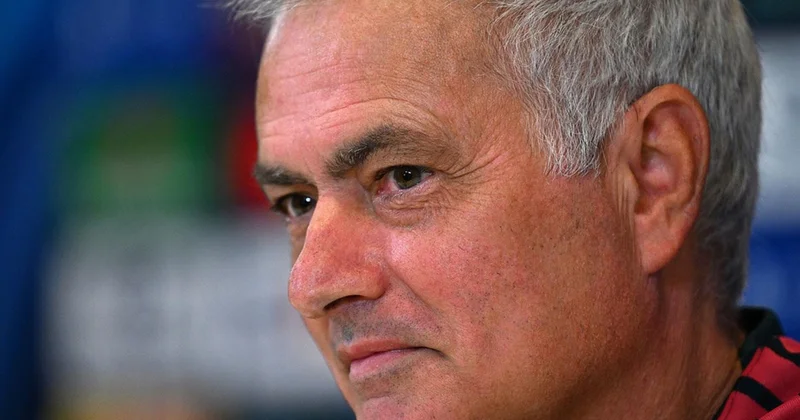 Mourinho dan ültimatom: Yedek kulübesinde bile oturamaz