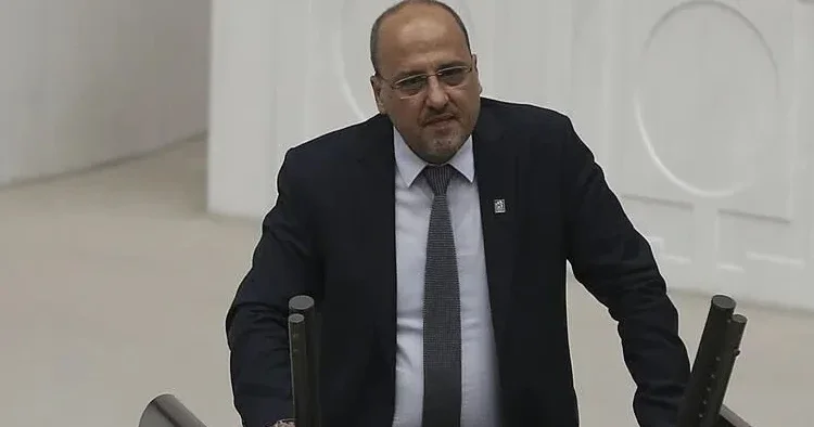 TİP Milletvekili Ahmet Şık, Eskişehir de rahatsızlanarak hastaneye kaldırıldı