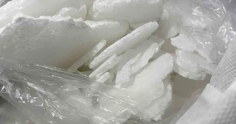 Serik’te motosiklet sepetinde 1 kiloya yakın uyuşturucu madde ele geçirildi