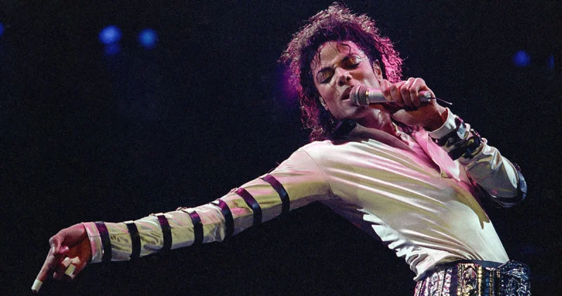 Michael Jackson ın Thriller klibi ceketi açık artırmaya çıkarılıyor