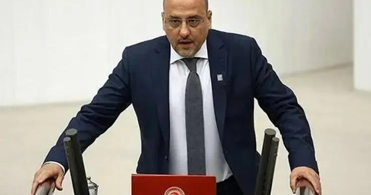 Rahatsızlanan Ahmet Şık, hastaneye kaldırıldı