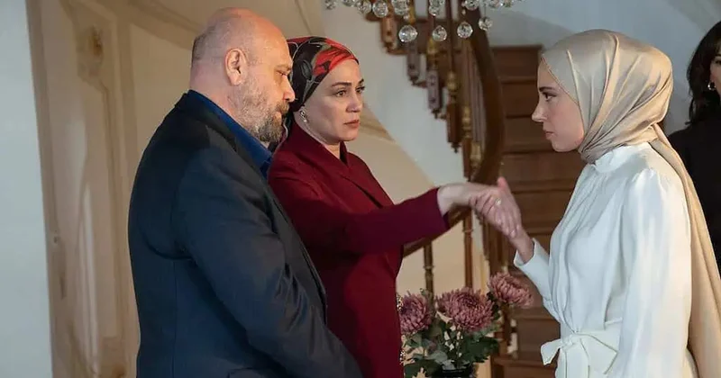 Kızılcık Şerbeti nde taşlar yerinden oynuyor: Veda sırası o isimlere geldi Sözcü Gazetesi