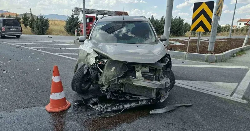 Afyonkarahisar’da trafik kazası:1 ölü 2 yaralı
