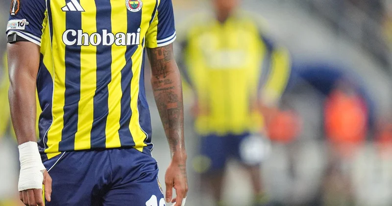 Fenerbahçe nin yolladığı futbolcu tesislerde çırılçıplak geziyormuş