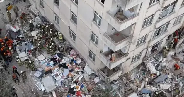 Maltepe’deki 5 kişiye mezar olan binada skandal detay: Kolondan deniz kabuğu çıktı!