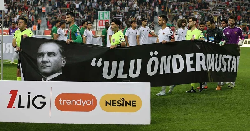 Amedspor maçında Atatürk pankartı