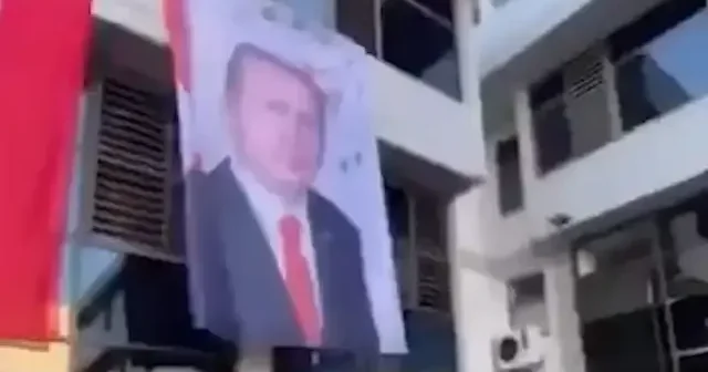 Liseli öğrenci Erdoğan ın fotoğrafına saldırdı VİDEO İZLE