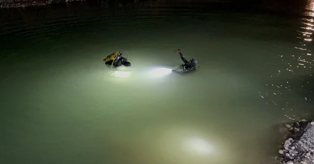 Gölete düşen kamyonet ekipleri harekete geçirdi Adıyaman Haberleri