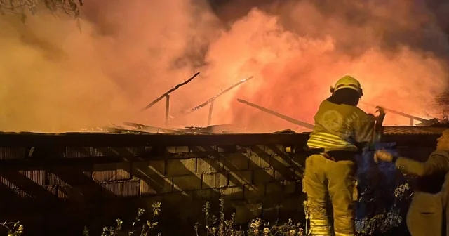 Yangın bir evi küle çevirdi Manisa Haberleri