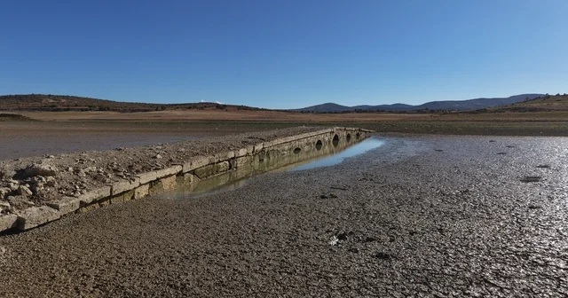 Barajda sular çekildi, tarihi köprü ortaya çıktı Konya Haberleri