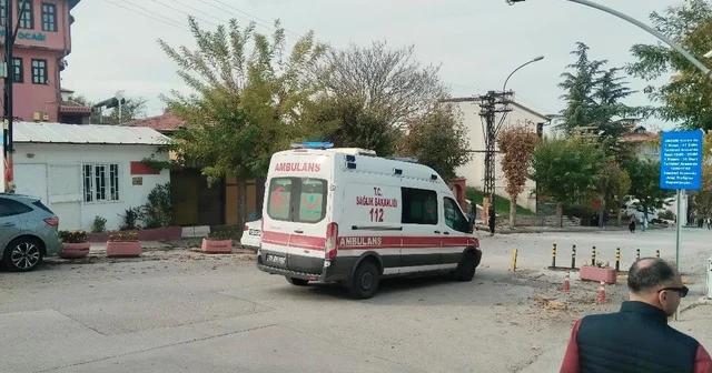 Odunpazarı nda ambulansa demir duba engeli Eskişehir Haberleri