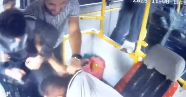 Yolcu ile tartışan halk otobüsü şoförüne meydan dayağı Olay anı otobüsteki kameraya yansıdı Gaziantep Haberleri