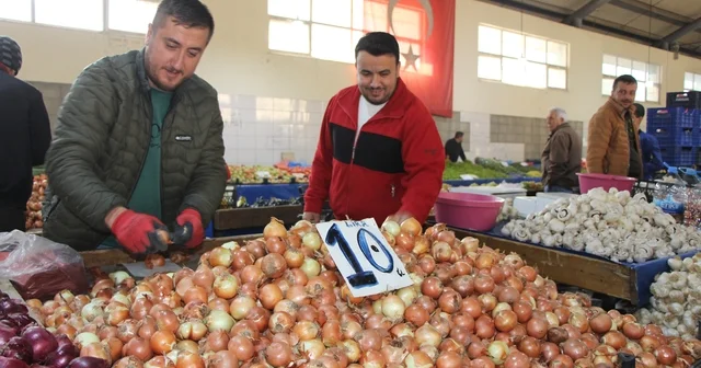 Amasya pazarında soğanın kilosu 7 aydır 10 TL Soğan Amasya da ekmek ve sudan ucuz Amasya Haberleri