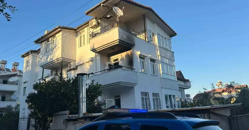Balkonda söndürülmeden bırakılan mangal yangına sebep oldu