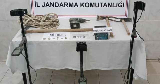 Jandarmadan kaçak kazıya suçüstü Uşak Haberleri