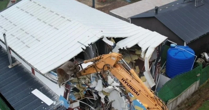 Sinem Çeşim cinayetinin yaşandığı villa yıkıldı