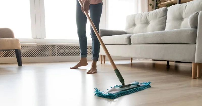 Temizlik yaparken suya 2 kaşık atın ev ayna gibi parlayacak: 1 hafta toz uğramayacak Sözcü Gazetesi