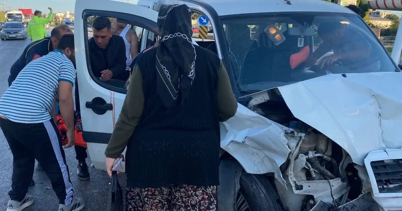 2 araç birbirine girdi, 4 kişi yaralandı Sözcü Gazetesi