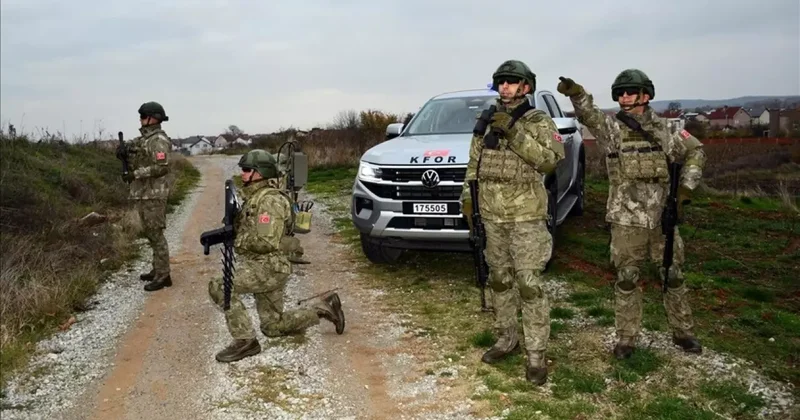 Türk askeri, Kosova da devriye faaliyetlerine devam ediyor