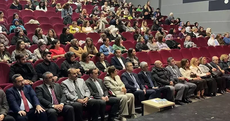 Avcılar da kaymakamlıktan dijital bağımlılık semineri