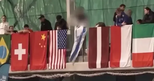 İspanya da onurlu duruş: Siyonist bayrağı çiğnendi Filistin bayrağı yükseldi VİDEO İZLE