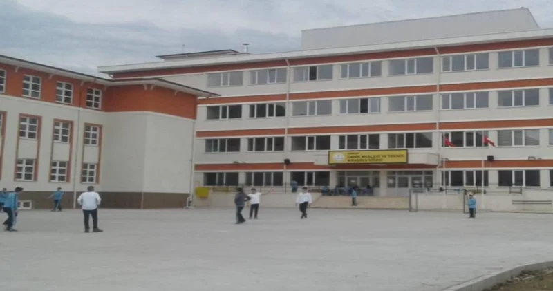 Şahin Aybek yazdı... Okullarda Vijilantizm Tehlikesi