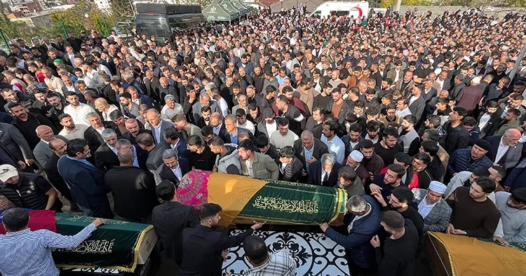 Kocaeli faciasında 6 kişi toprağa verildi Tabuttaki detay yürekleri dağladı