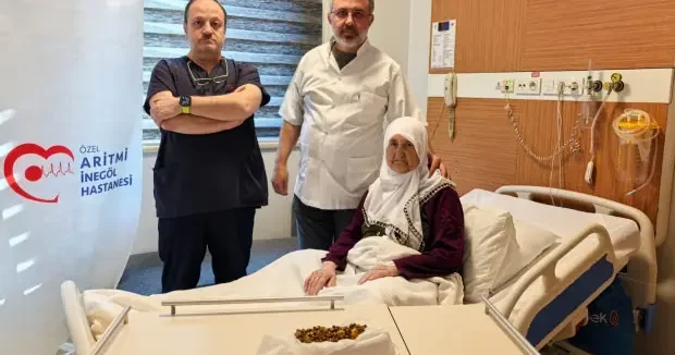 Bursa haberleri Bursa da 77 yaşındaki kadının safra kesesinden çıkanlar şoke etti 09 Kasım 2025