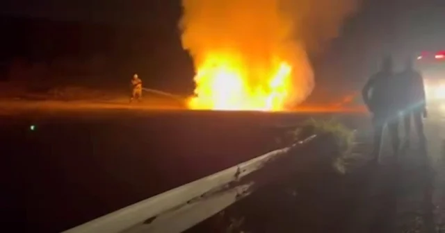 Otomobil alev topuna döndü, o anlar kamerada Hatay Haberleri