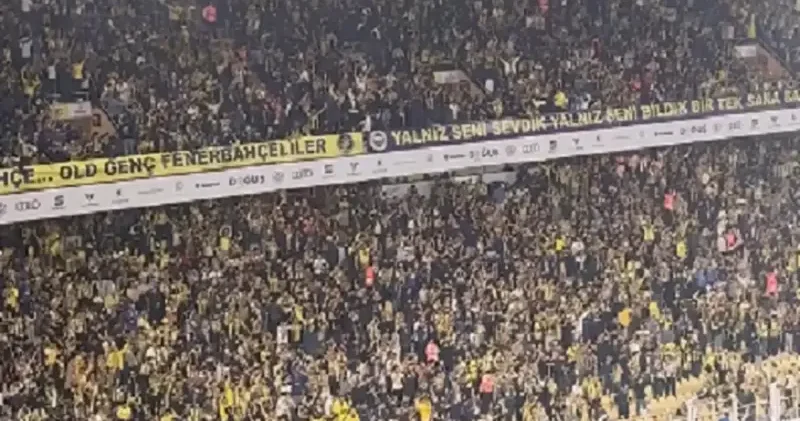 Galatasaray kaybetti: Kadıköy de tribünler çılgına döndü VİDEO Futbol Haberleri