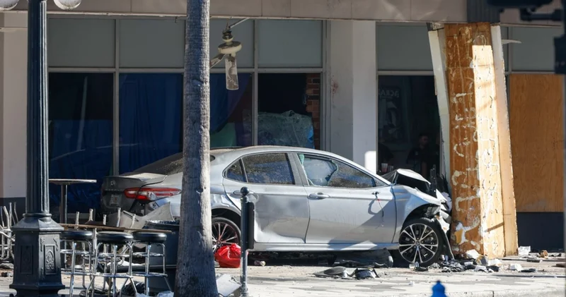 ABD de polisten kaçan sürücü otomobiliyle gece kulübüne girdi: 4 kişi öldü, 13 kişi yaralandı Dış Haberler