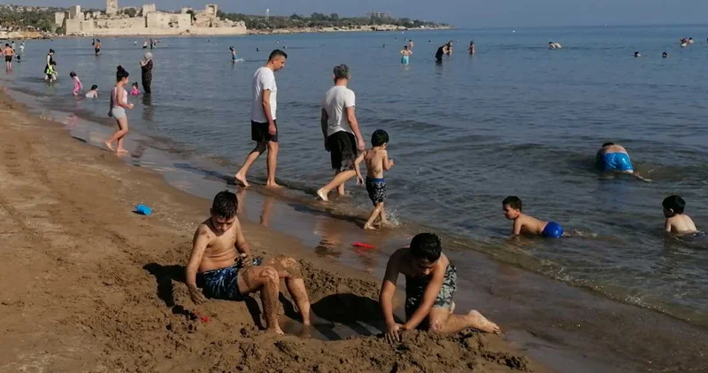 Termometreler 30 dereceyi gösterdi: Herkes sahile koştu