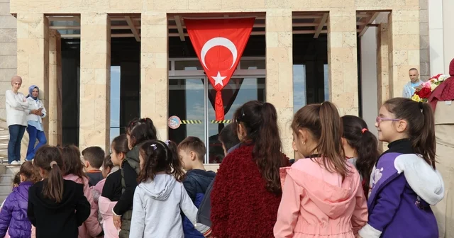 Anıtkabir ruhunu Denizli de yaşayan öğrenciler Ata sının huzuruna çıktı Sembolik Anıtkabir öğrencilerden yoğun ilgi gördü Denizli Haberleri