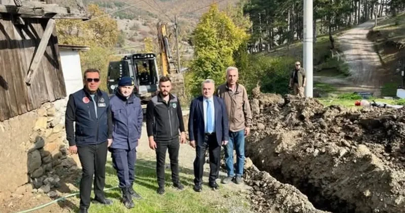 Kaymakam Öztürk, köydeki su hattını yerinde inceledi