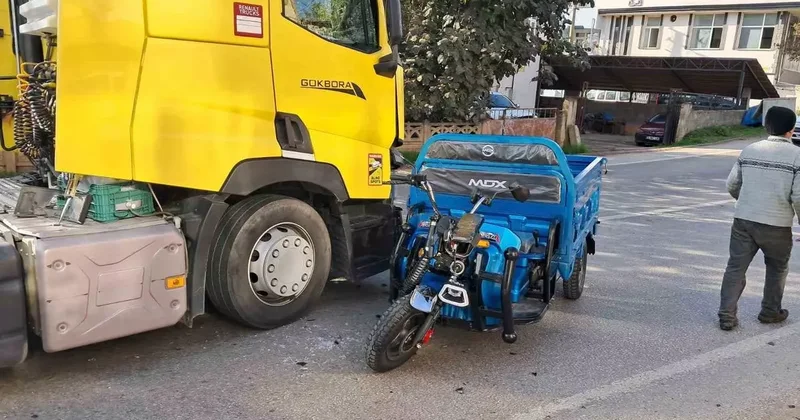 İznik’te elektrikli bisiklet ile tır çarpıştı: 1 yaralı
