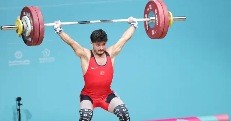 Milli sporcu Muhammed Furkan Özbek ten Riyad da madalya şov: 2 altın 1 gümüş...