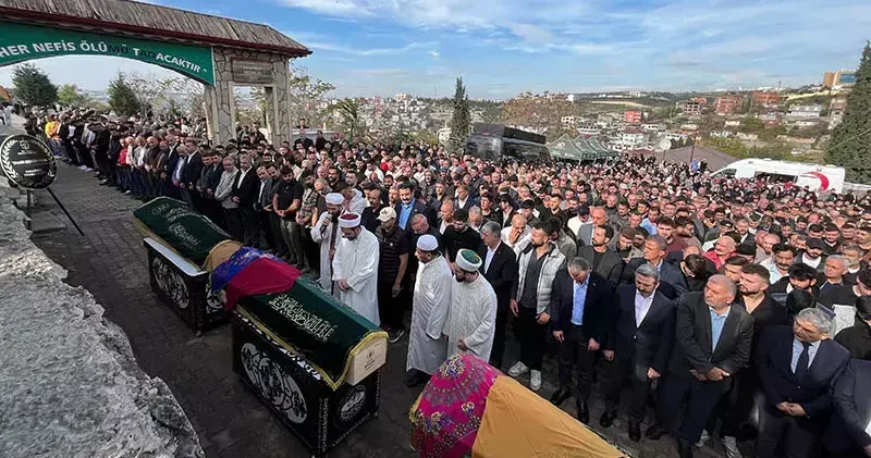 Kozmetik fabrikasındaki yangında ölen 6 kişi toprağa verildi