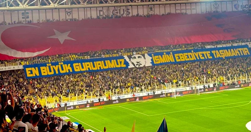 Kadıköy de 10 Kasım koreografisi: En büyük gururumuz ismini ebediyete taşımaktır