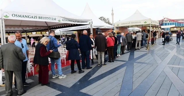 Osmangazi Kitap Fuarı 8 inci gününde de doldu taştı Sevilen yazarlar Osmangazi Kitap Fuarı nda okurlarıyla buluştu Bursa Haberleri