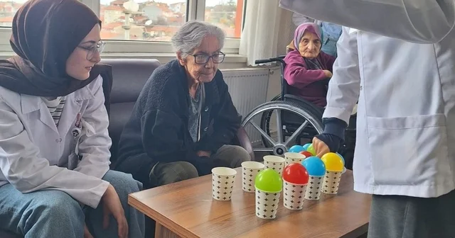 ESOGÜ öğrencilerinden yaşlılar için anlamlı etkinlik Eskişehir Haberleri