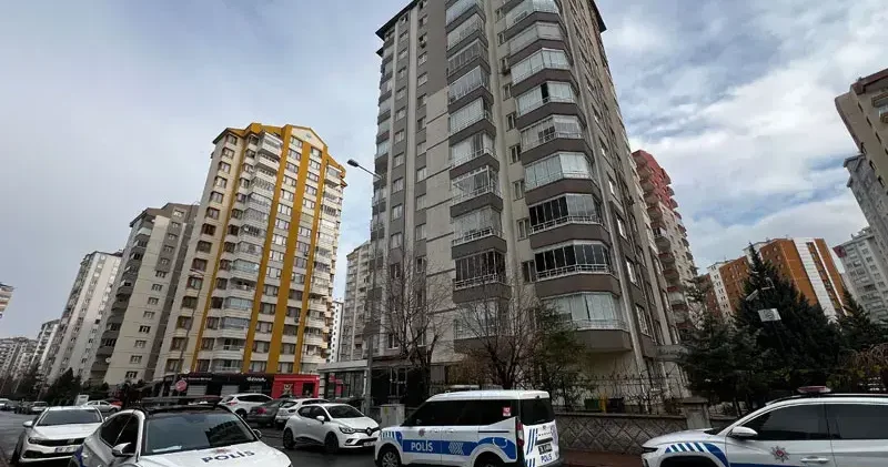 Boşanma aşamasındaki eşini öldürmek için yaşadığı binaya gitti, tartıştığı başka bir kadını öldürdü