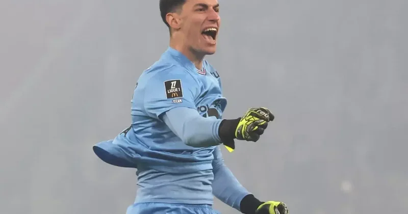 Galatasaray la da anılıyordu! Eski Fenerbahçeli Berke Özer hangi takımı tuttuğunu açıkladı