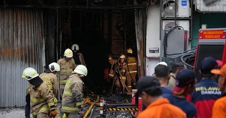 Endonezya da dron şirketinin binası alevler içinde kaldı
