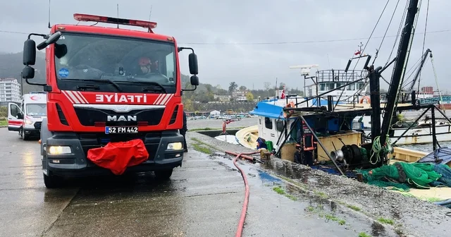 Ordu da su alarak batma tehlikesi olan tekneye ekipler müdahale etti Ordu Haberleri