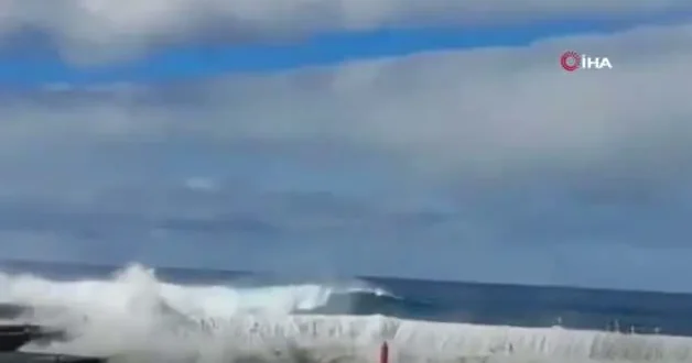 İspanya da doğal havuza şiddetli dalga vurdu: 4 ölü