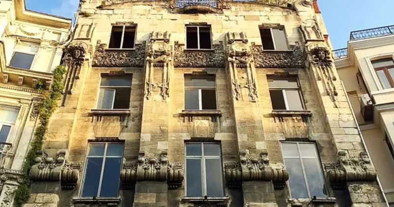 İstanbul un kimselere yar olmayan cevheri: Çürümeye terk edilen Botter Apartmanı hayata döndü Sözcü Gazetesi